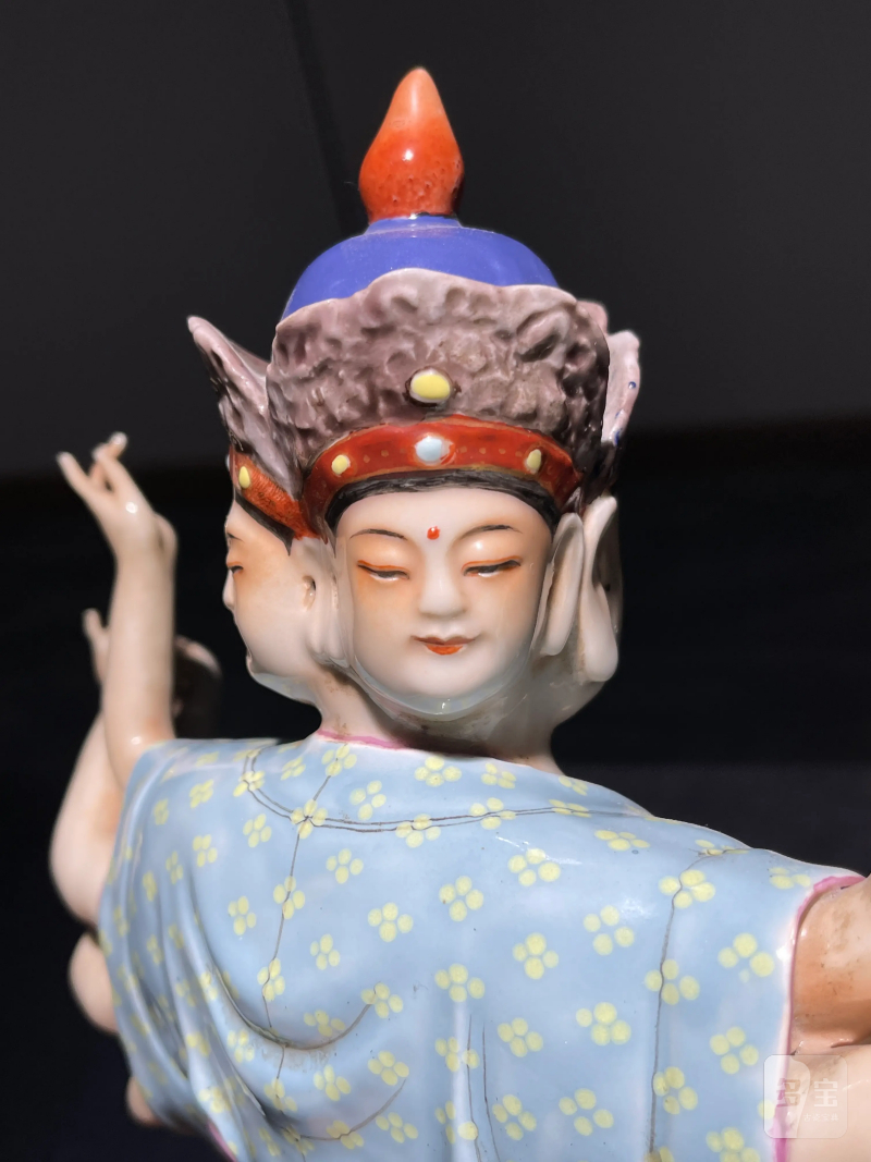 清晚期 粉彩千手观音瓷塑 - 图11